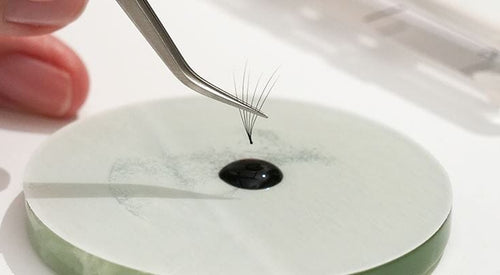 Eyelash Extension Glue and Humidity: A Complete Guideline