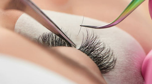 How to correctly attach lash extensions